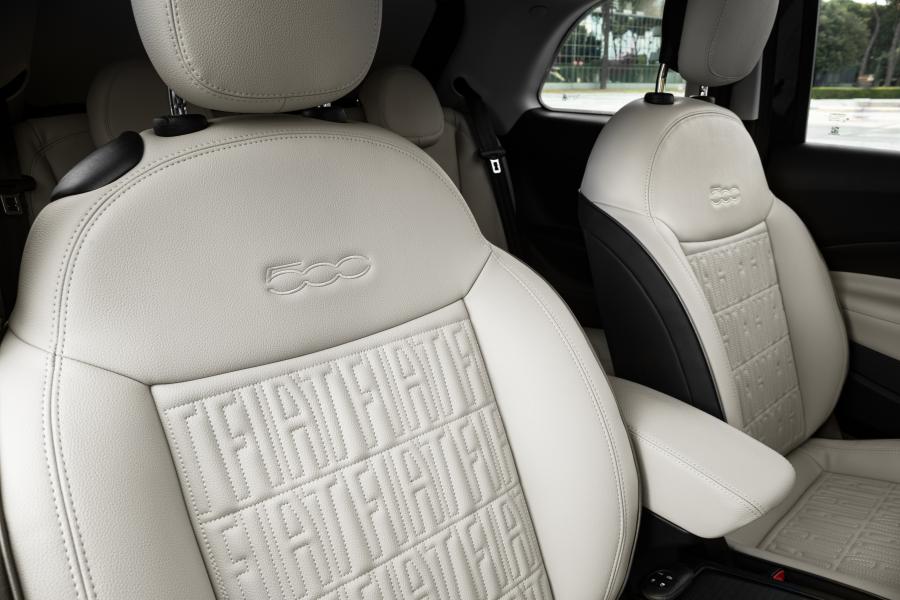 Интерьер Fiat 500 la Prima (332) 2020 года  (фото 31 из 41)